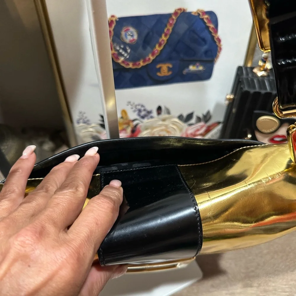 Roger Vivier black suede and gold patent leather handbag - Picture 3 of 9